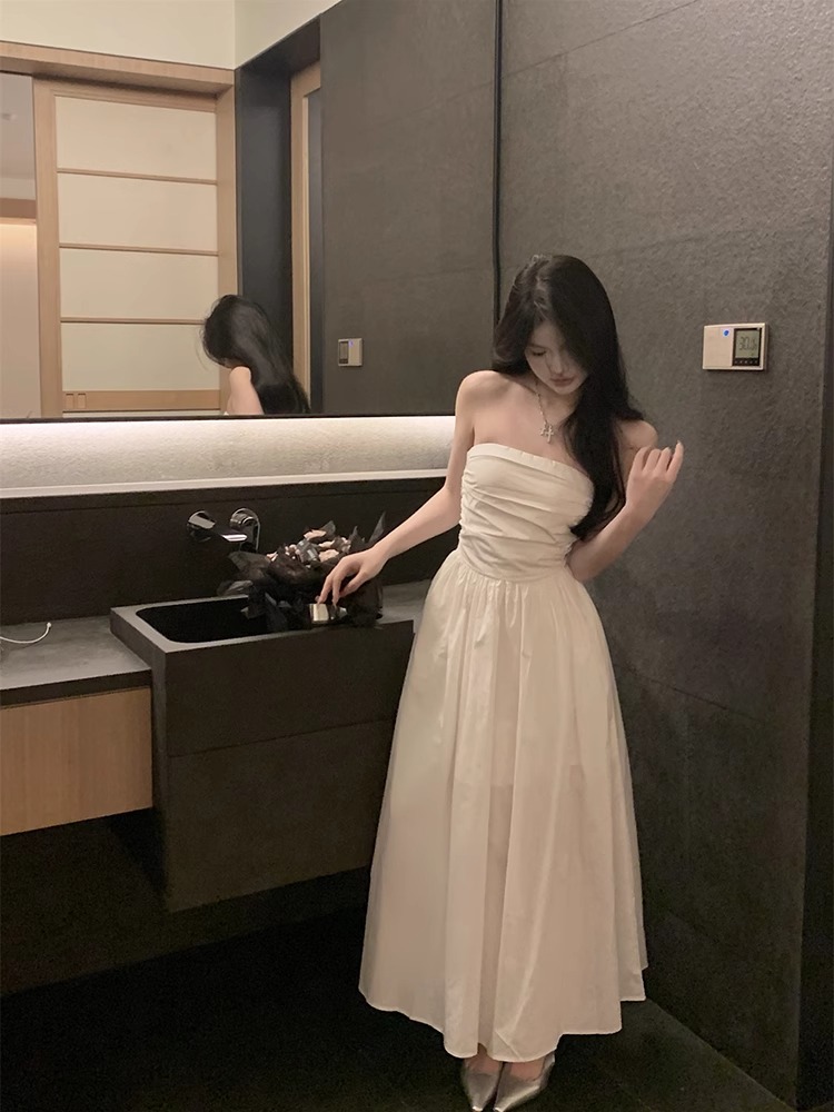 One-shoulder white tube top dress for women's summer high-end, super hot sleeveless waist and backless temperament large swing skirt