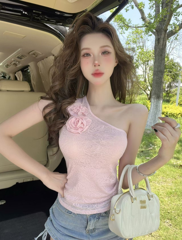 胸大女生夏季服装搭配图片