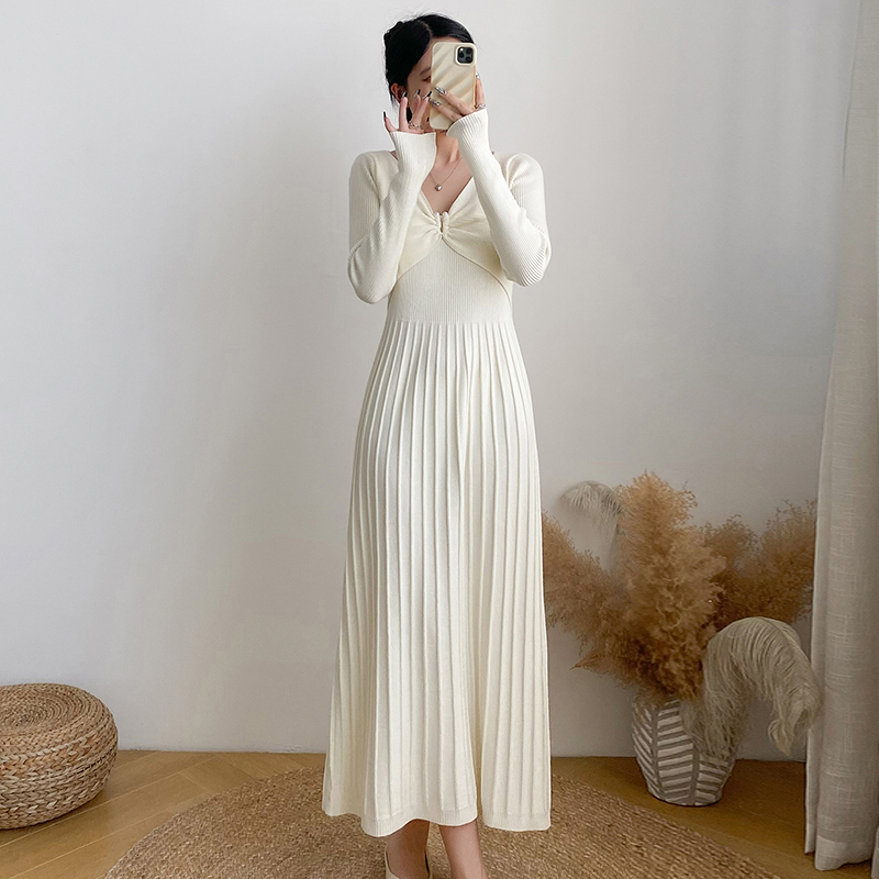 Design niche V-neck pleated long knee-length knitted sweater bottoming dress