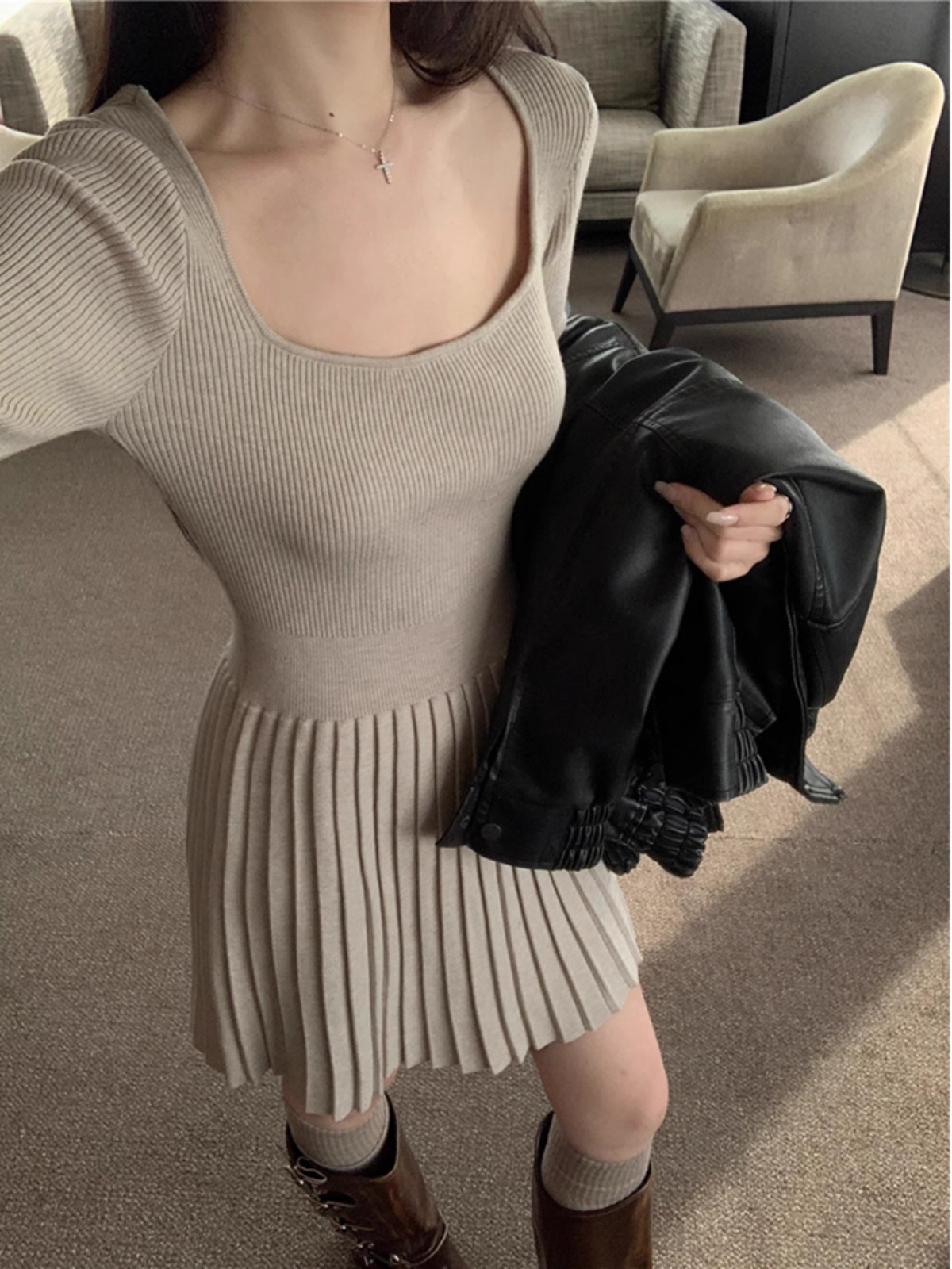 Square neck long-sleeved knitted dress for women autumn 2024 new French slim fit A-line pleated bottoming skirt