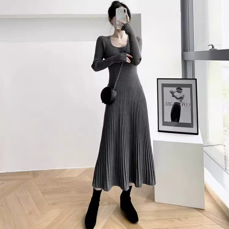 Elegant socialite hot mom autumn and winter purple long-sleeved knitted square-neck dress with a bottoming A-line skirt