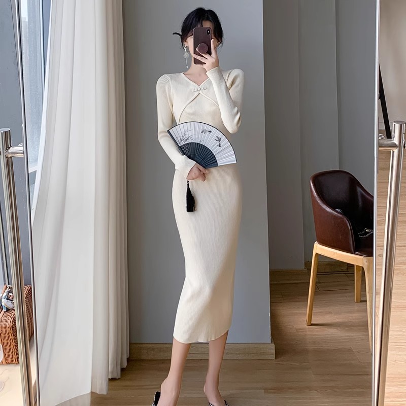  Autumn and Winter Retro Button Knitted Dress Red Temperament Slim Fit V-neck Sweater Dress Bottoming Long Skirt