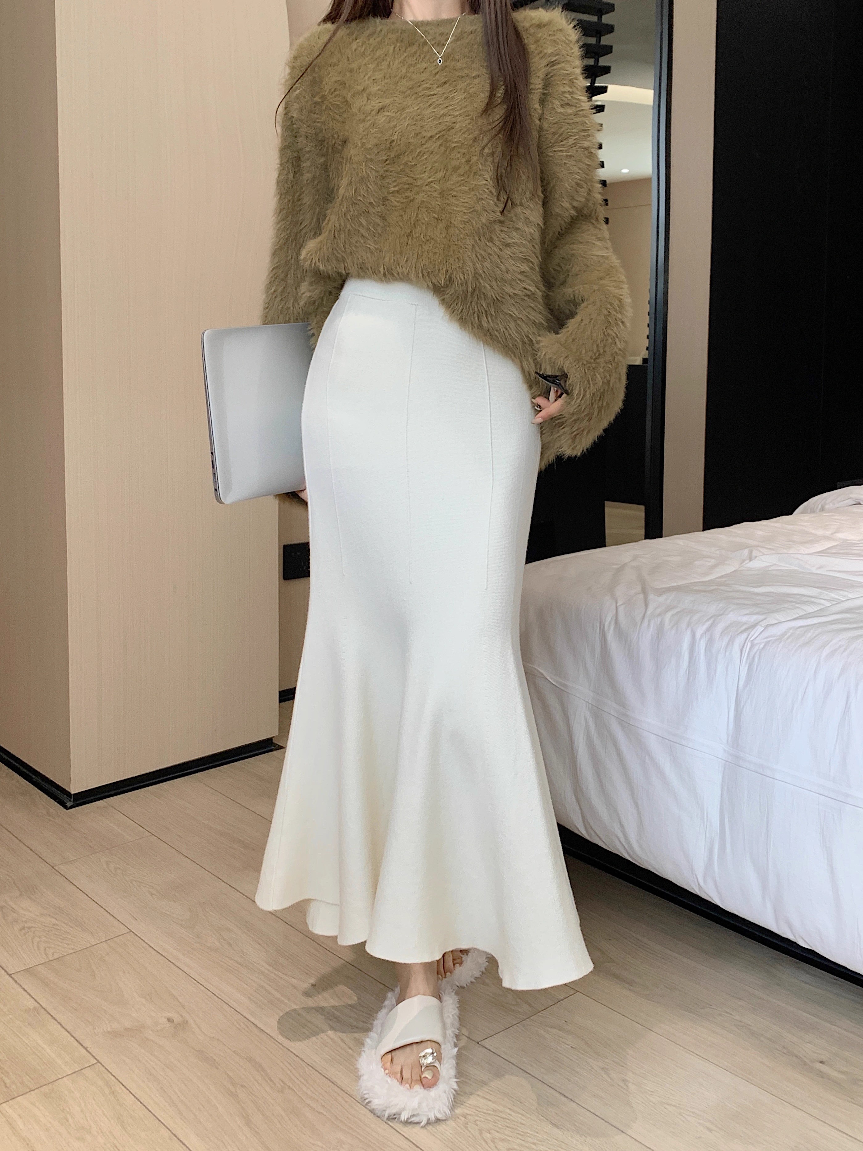 A large number of Tmall quality ruffled fishtail skirts high-waisted slimming hip-hugging knitted wool mid-length skirts