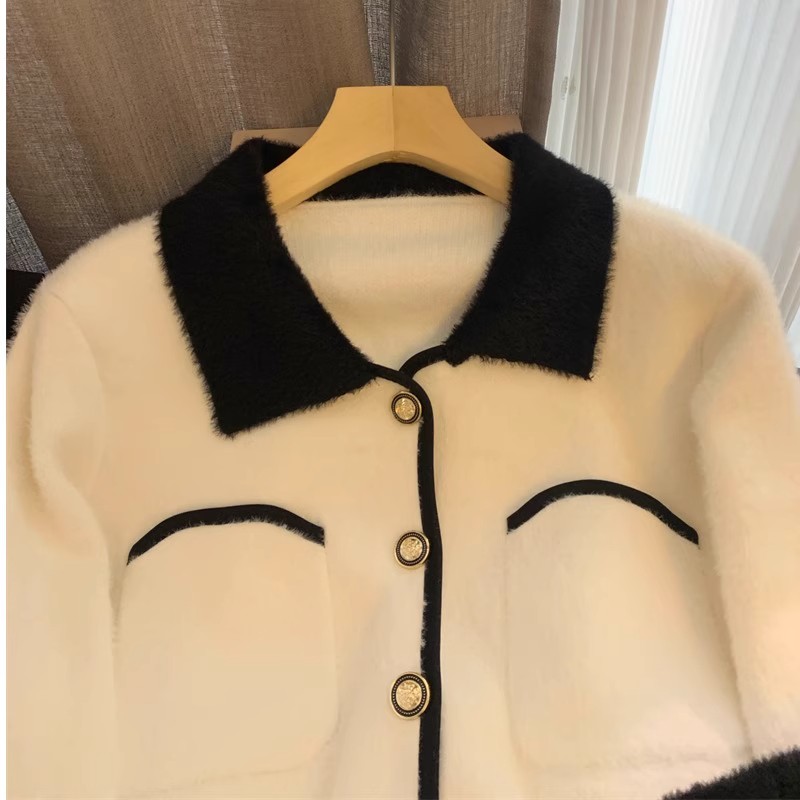 Xiaoxiangfeng mink velvet sweater jacket for women in autumn and winter. Loose and slimming short top with small gold buckle design.