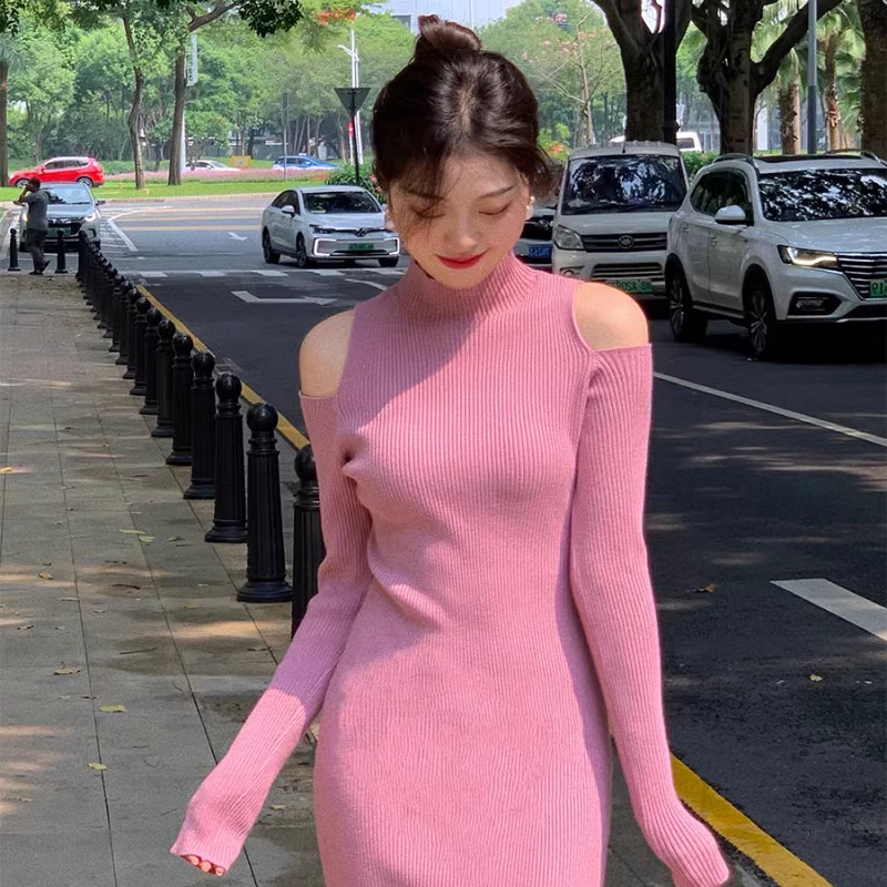 Half turtleneck off-shoulder knitted dress for women in fall and winter, elegant and elegant slim fit mid-length inner bottoming sweater skirt