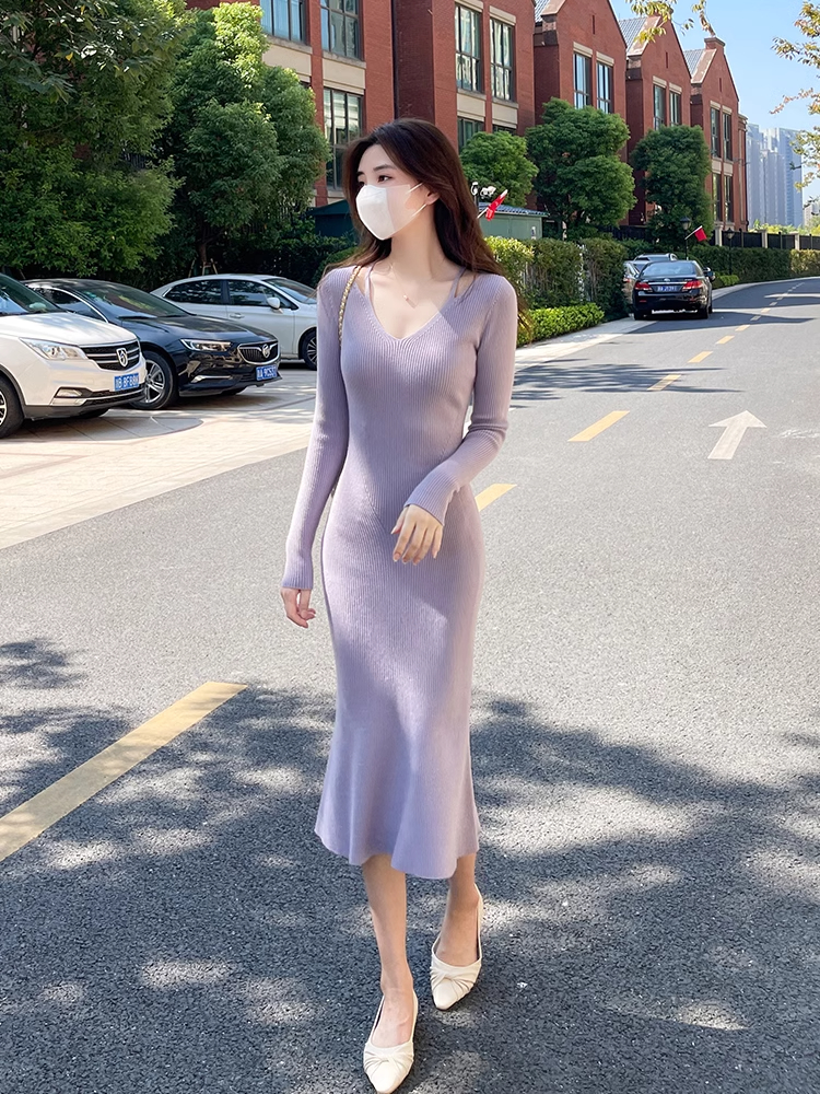 Lin Yan'er knitted dress early autumn and winter women's 2024 new style gentle temperament slim sweater v-neck hip skirt