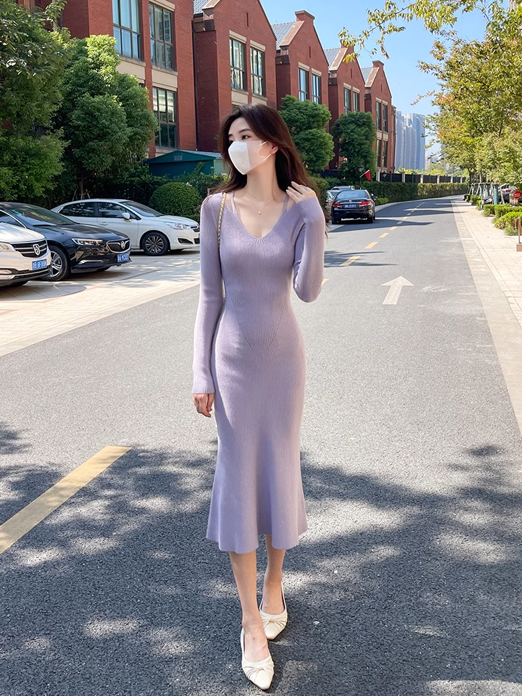 Lin Yan'er knitted dress early autumn and winter women's 2024 new style gentle temperament slim sweater v-neck hip skirt