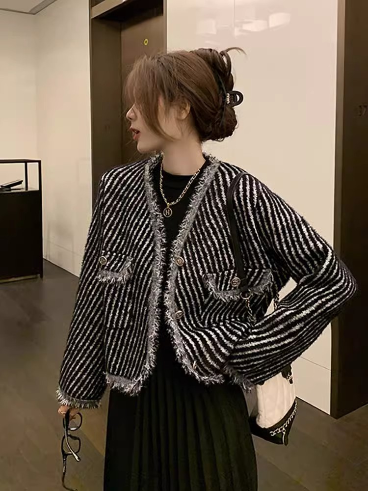 Tmall original quality French socialite small fragrance tassel design V-neck loose mink velvet sweater jacket