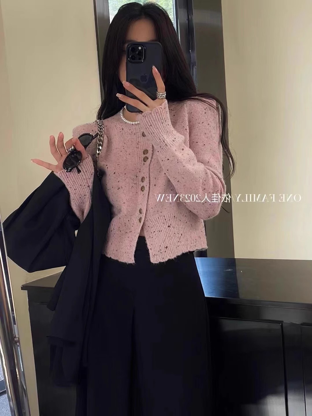 Live Broadcast Quality Thirteen Rows Round Neck Buttoned Long Sleeve Shiny Sweater Women Winter