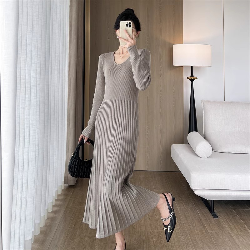 Women's knitted dress with coat, autumn and winter temperament, socialite high-end sense, waist-cinching, A-line sweater skirt, long skirt