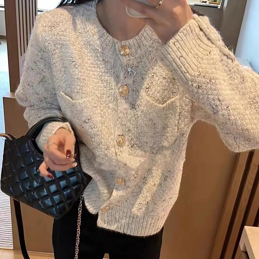 Xiaoxiangfeng soft and waxy knitted cardigan top for women autumn  new style French lady temperament short sweater jacket