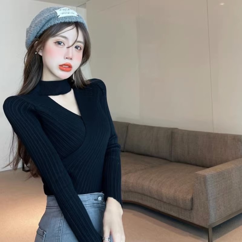 Niche design, high-end, chic, unique halterneck top, super nice bottoming shirt for women, knitted sweater for autumn and winter