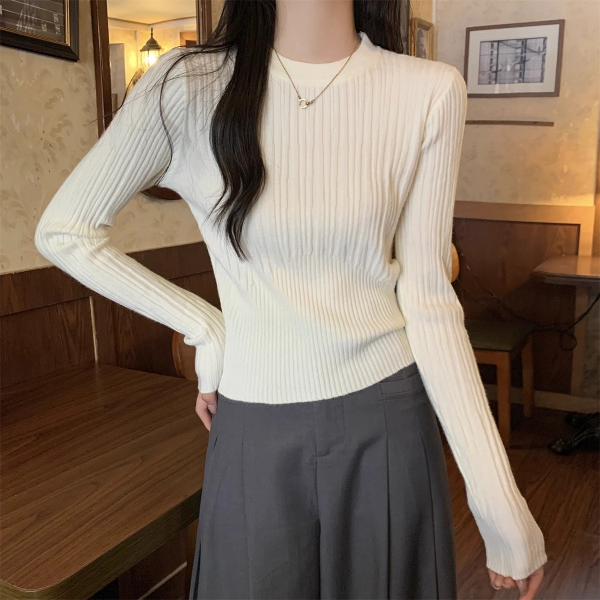 Chic slim fit round neck bottoming shirt for women autumn and winter  new high-end sweater with long-sleeved sweater top