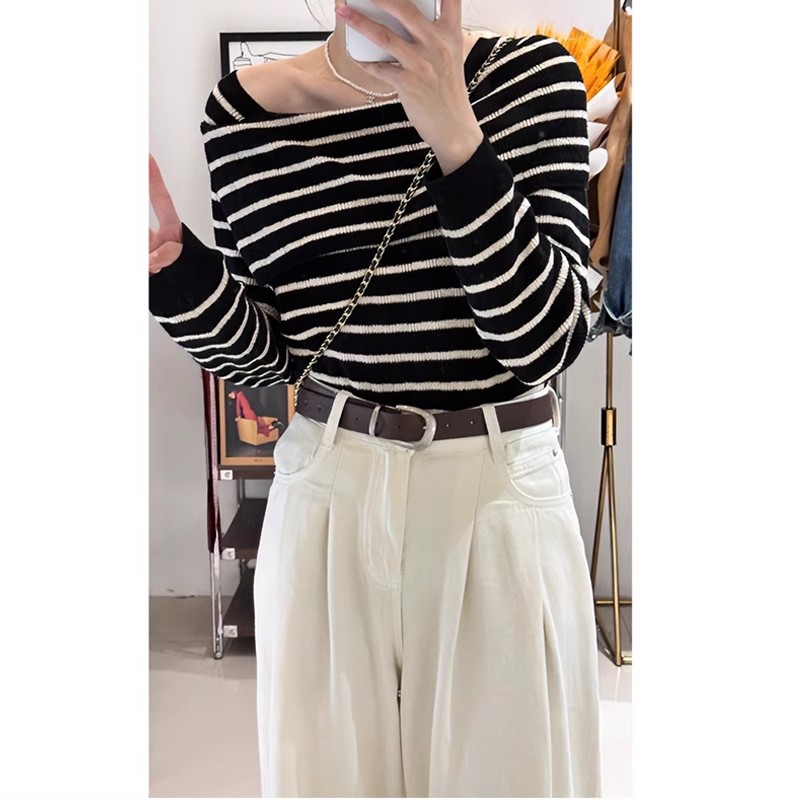 French style one-shoulder slim-fitting striped sweater for women in fall with off-the-shoulder outer wear and long-sleeved top