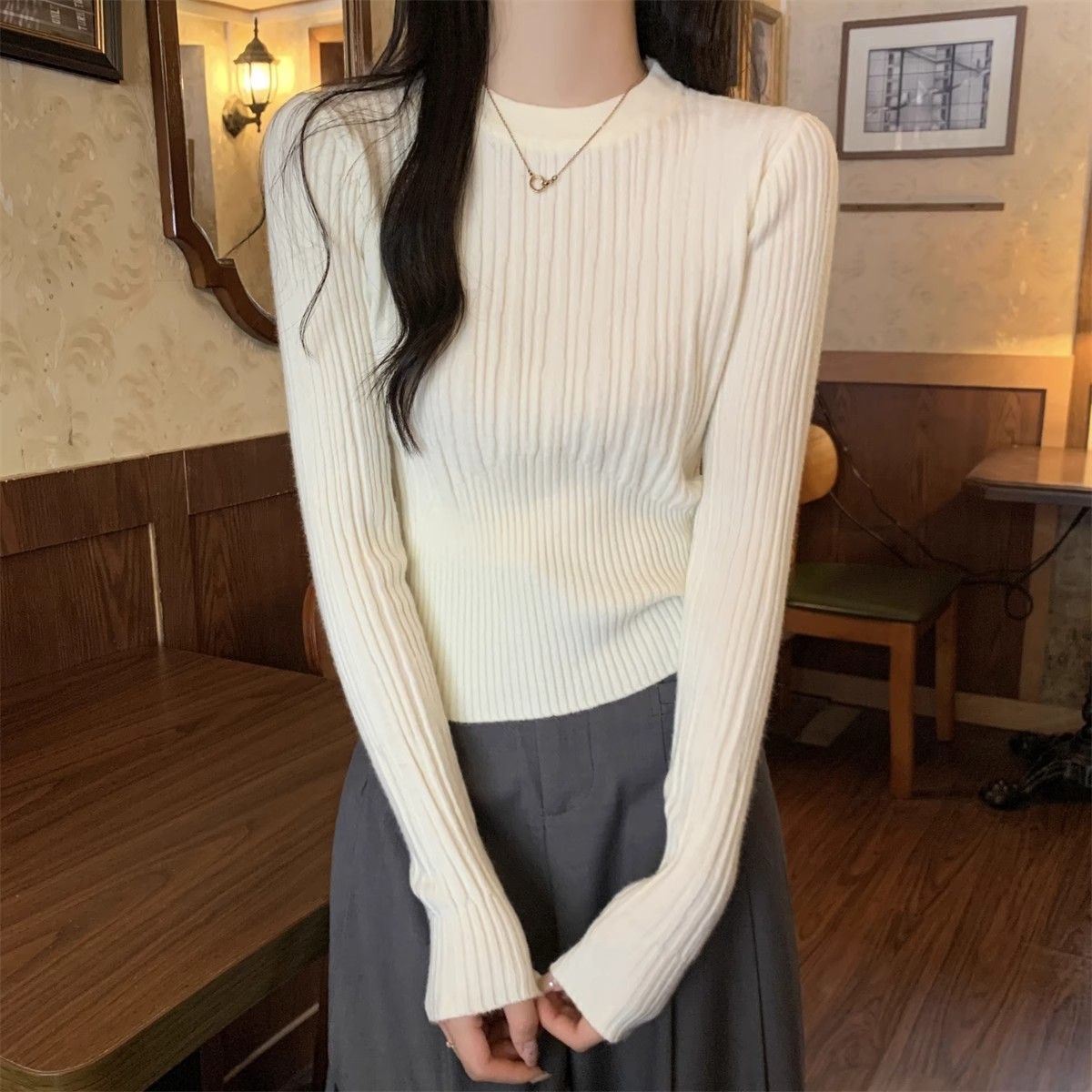 Chic slim fit round neck bottoming shirt for women autumn and winter  new high-end sweater with long-sleeved sweater top