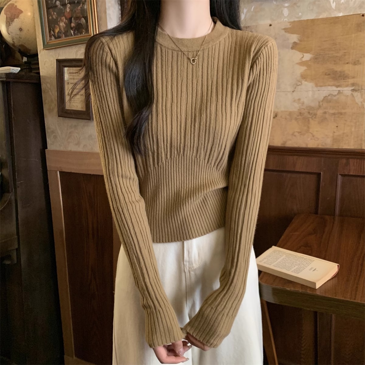 Chic slim fit round neck bottoming shirt for women autumn and winter  new high-end sweater with long-sleeved sweater top