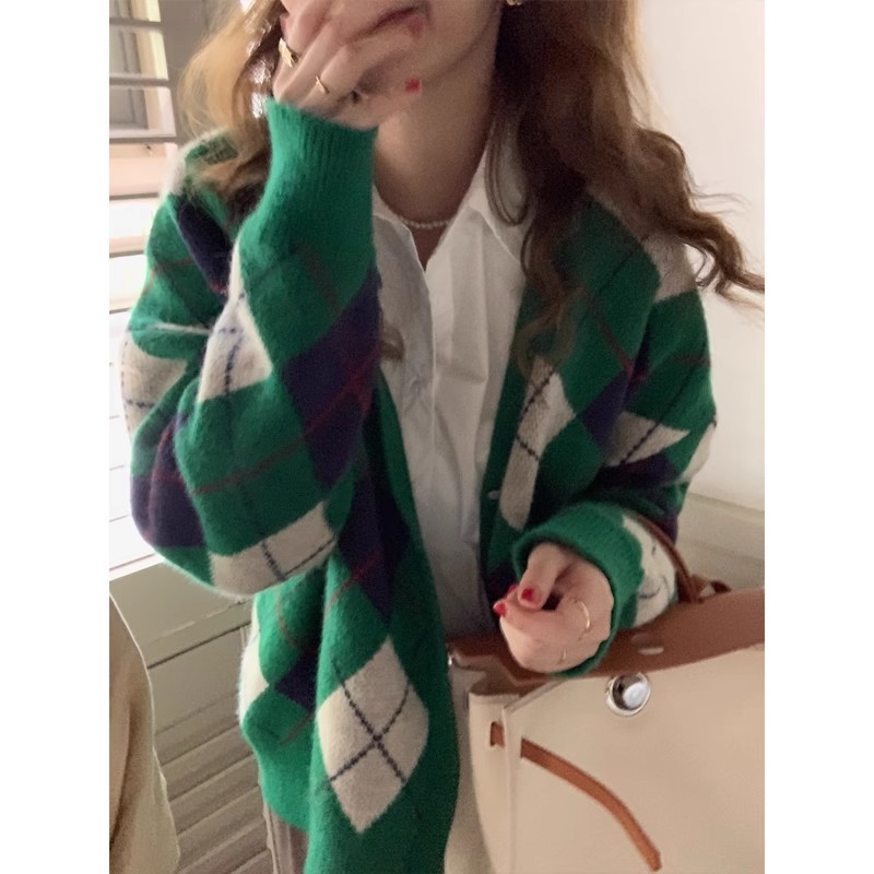 A large number of Tmall quality diamond check loose lazy style thickened knitted sweater coat cardigan