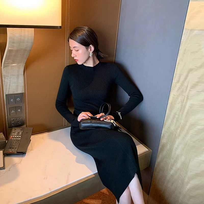 Autumn and winter  new slim-fitting high-waisted knitted dress for women, chic and feminine slim-fitting sweater long skirt