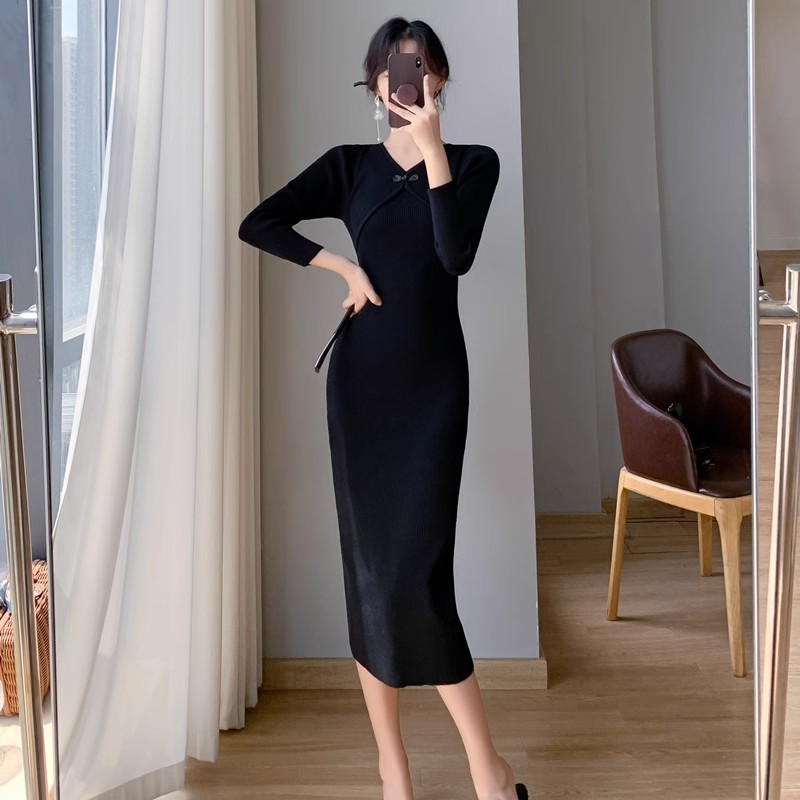  Autumn and Winter Retro Button Knitted Dress Red Temperament Slim Fit V-neck Sweater Dress Bottoming Long Skirt