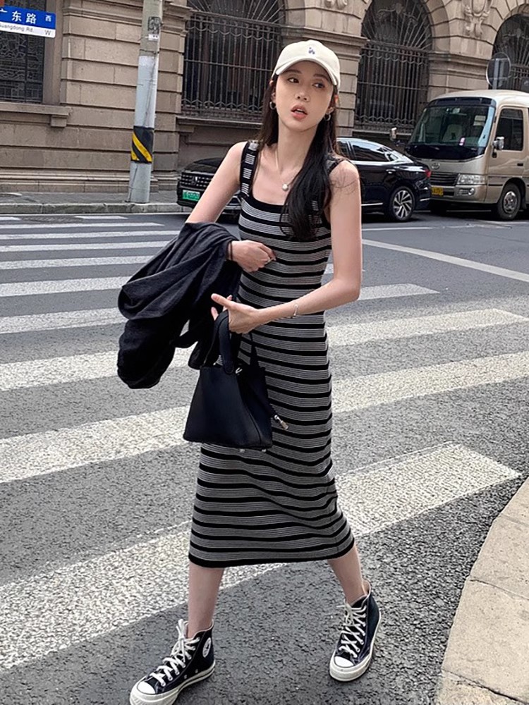 Designed contrast striped slim vest dress women's summer sleeveless collarbone-exposed sexy style street-style dress