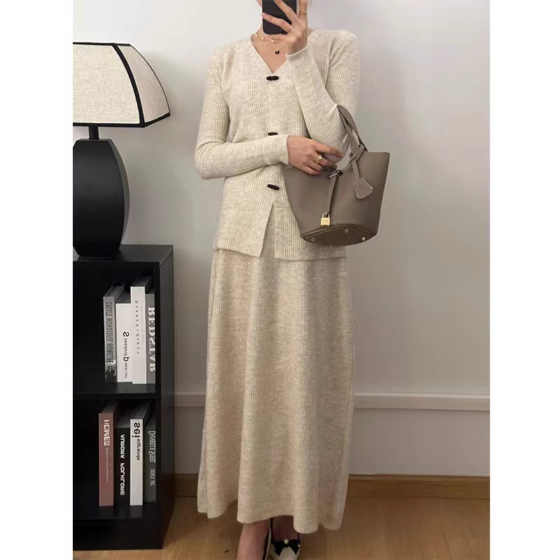 Lazy style solid color temperament horn button sweater women's autumn and winter elastic high waist loose long skirt knitted two-piece set