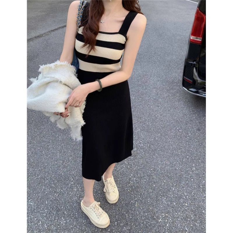 Spring 202 new women's tea break French contrast stripe temperament slit slim knitted suspender dress summer