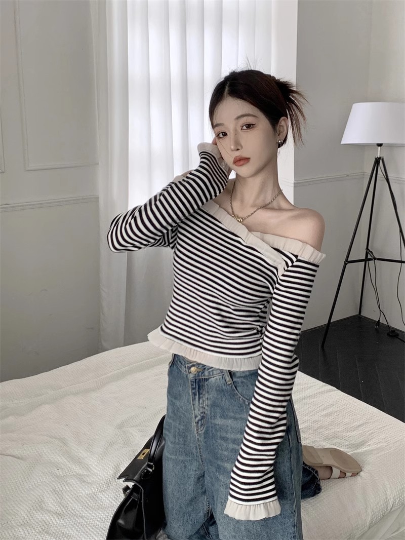 A large number of Tmall quality design niche one-line collar striped knitted bottoming shirt tops for women