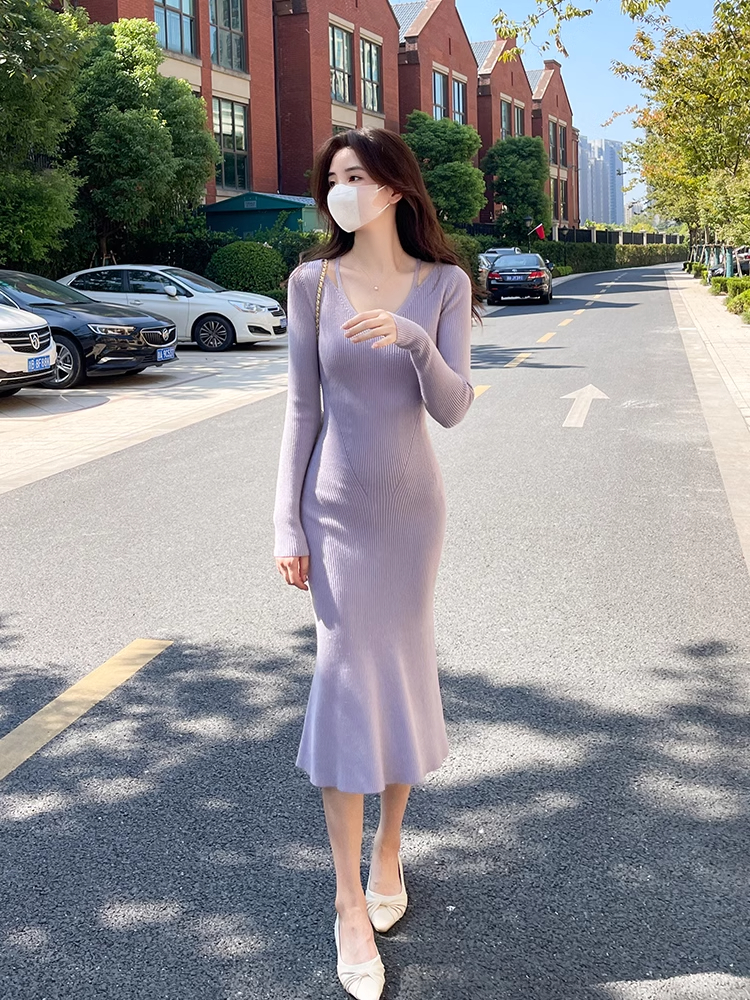 Lin Yan'er knitted dress early autumn and winter women's 2024 new style gentle temperament slim sweater v-neck hip skirt