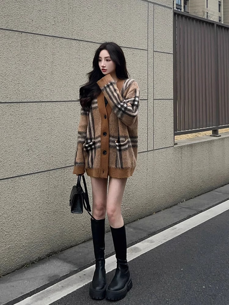 Sweater coat women's 2024 new top loose lazy style cardigan knitted high-end sense super good-looking popular this year