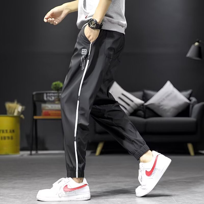 Can be returned or exchanged and can be used in two batches. Autumn trendy men's solid color loose, trendy and versatile personality, fashionable and youthful harem leggings.