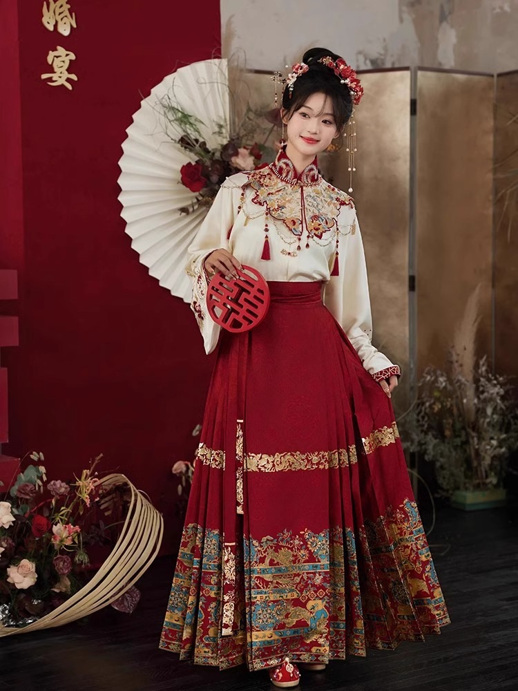 新中式红色重工立领马面裙敬酒服婚服套装女秋冬季新款半身裙汉服